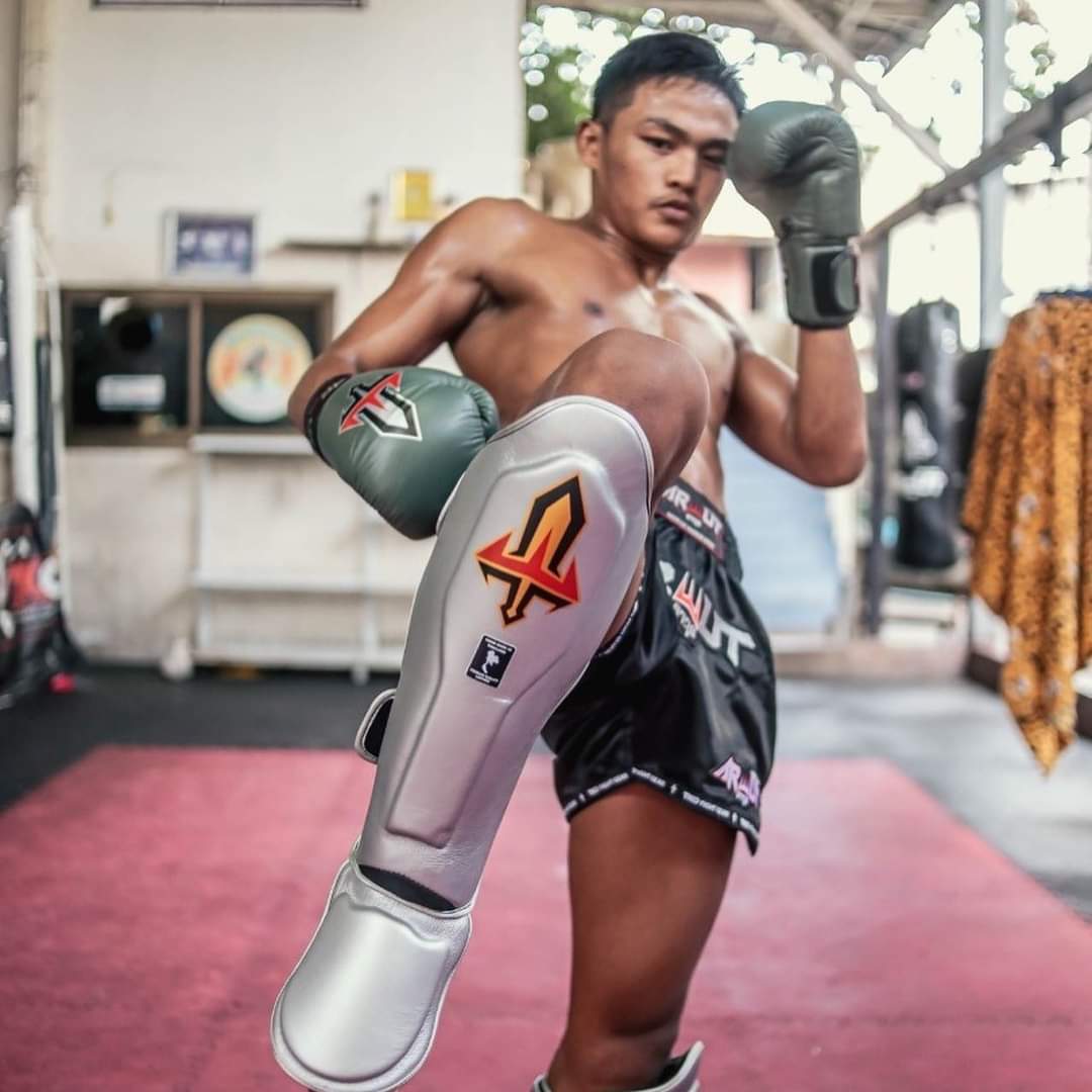 Arwut Muay Thai Gloves